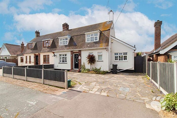 3 Bedroom Semi-detached House For Sale In Brackendale Avenue, The Mount, SS13