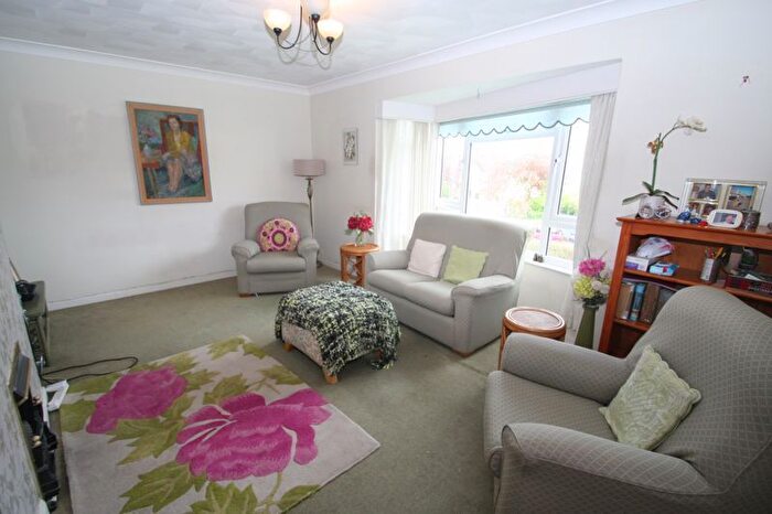 2 Bedroom Flat For Sale In Hamilton Ct, Drake Avenue, Worthing, BN12