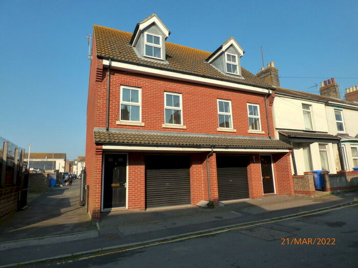 2 Bedroom Semi-Detached House To Rent In Summer Road, Lowestoft, NR32