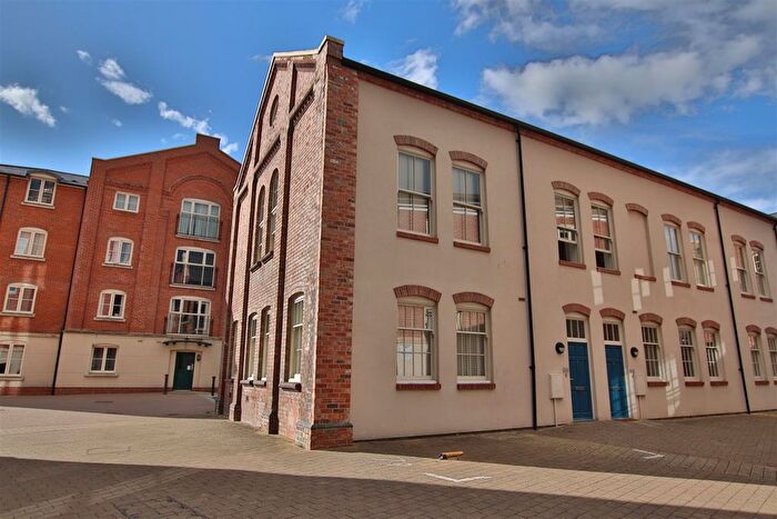 2 Bedroom Flat For Sale In Princes Drive, Worcester, WR1