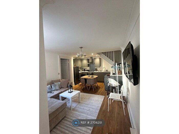 2 Bedroom Flat To Rent In Southampton, Southampton, SO14