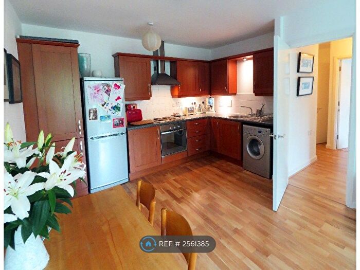 2 Bedroom Flat To Rent In Crouch End Hill, London, N8