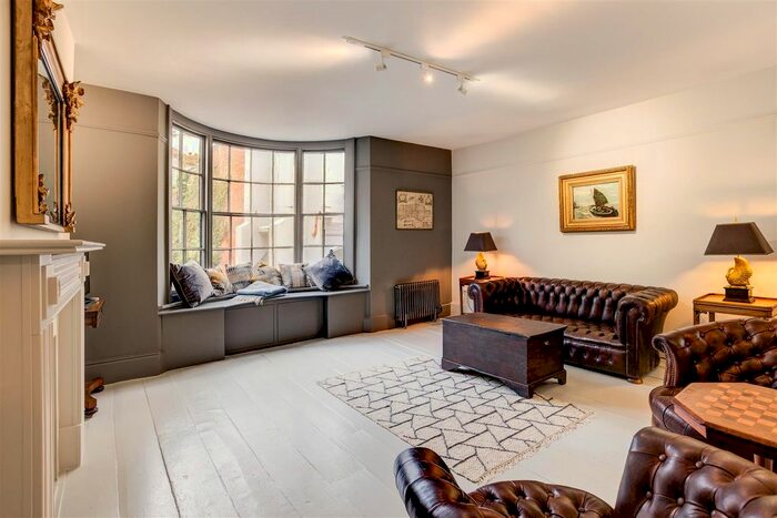 4 Bedroom Flat For Sale In George Street, Hastings, TN34