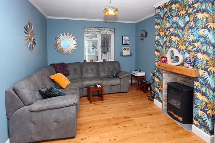 3 Bedroom Semi-Detached House For Sale In Victoria Avenue, Ketley, Telford, TF1