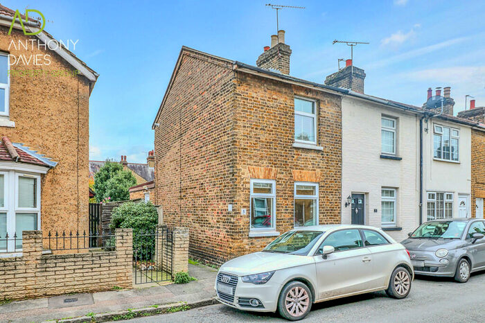 2 Bedroom End Of Terrace House To Rent In North Road, Hoddesdon, EN11