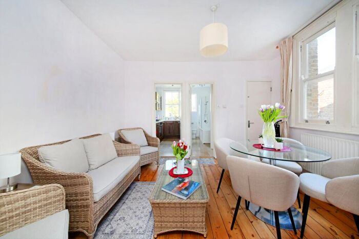 3 Bedroom Flat To Rent In Ashleigh Road, Mortlake, SW14