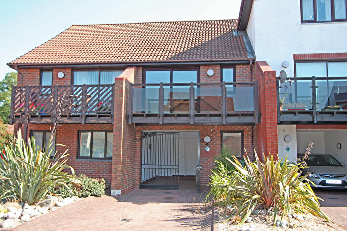 3 Bedroom Town House To Rent In Cadgwith Place, Port Solent, PO6
