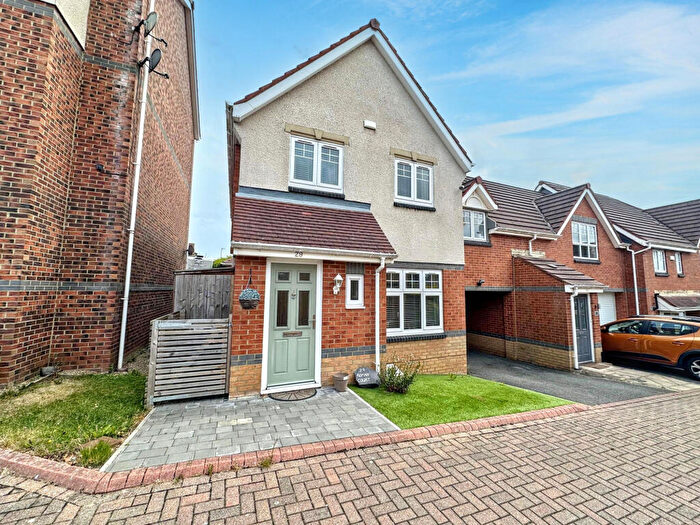 3 Bedroom Semi-Detached House For Sale In Roman Court, Wallsend, Tyne And Wear, NE28