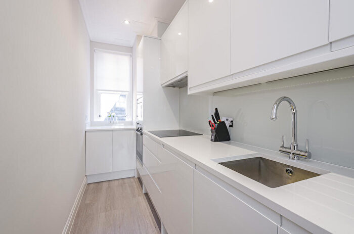 2 Bedroom Flat For Sale In Park Walk, London, SW10