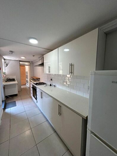 1 Bedroom Flat To Rent In Stacey Road, Roath, Cardiff, CF24