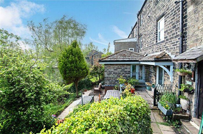 1 Bedroom Apartment For Sale In Green End Road, East Morton, BD20