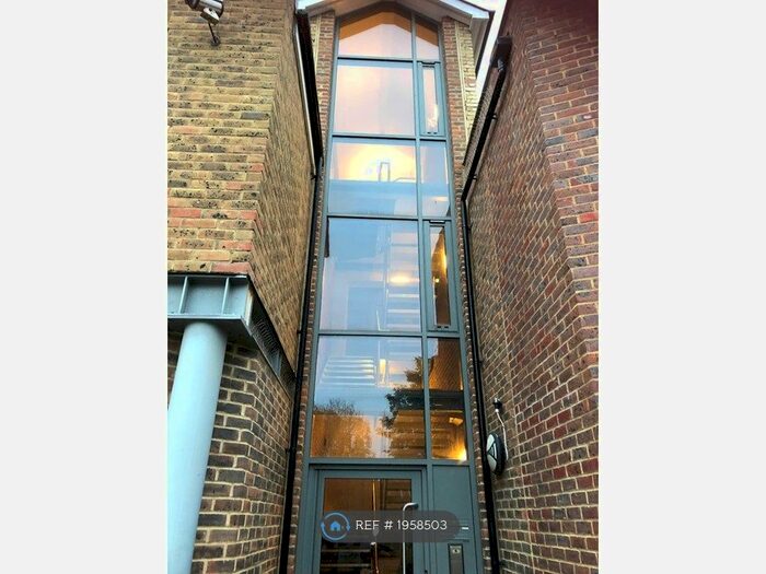 2 Bedroom Flat To Rent In Lampmead Road, London, SE12