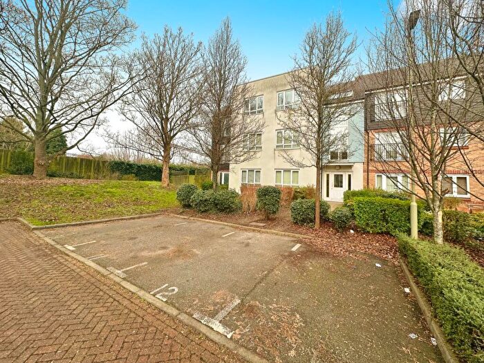 2 Bedroom Apartment To Rent In Thornhill Court, Langley, SL3