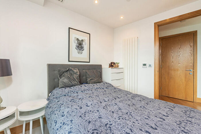 1 Bedroom Flat For Sale In Arena Tower, Crossharbour Plaza, E14