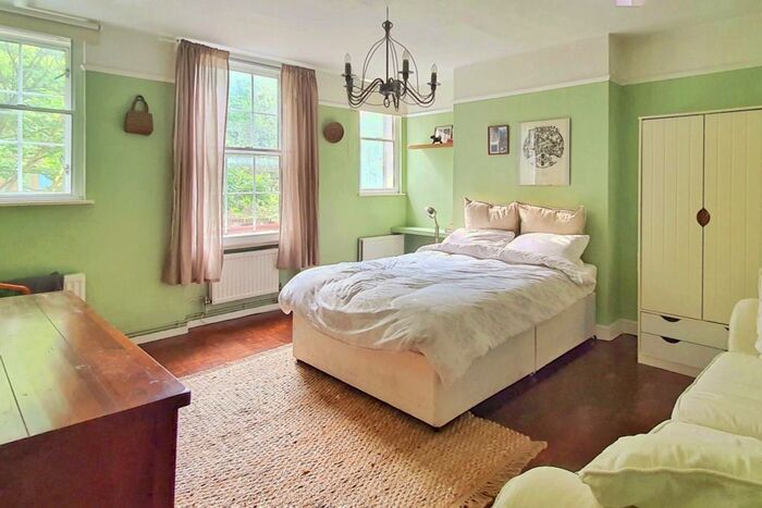 3 Bedroom Flat To Rent In Caledonian Road, London, London, N7