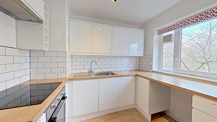 1 Bedroom Flat To Rent In Fitzhugh Grove, London, SW18