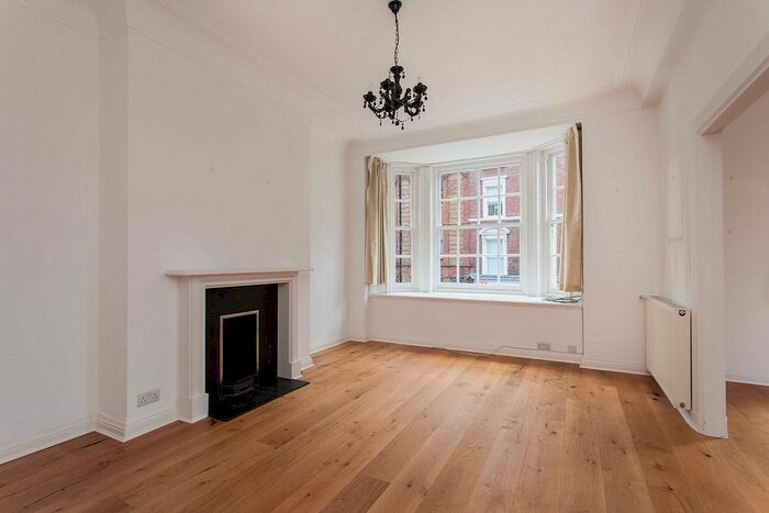 3 Bedroom Flat To Rent In New Cavendish Street, Marylebone, London, W1G