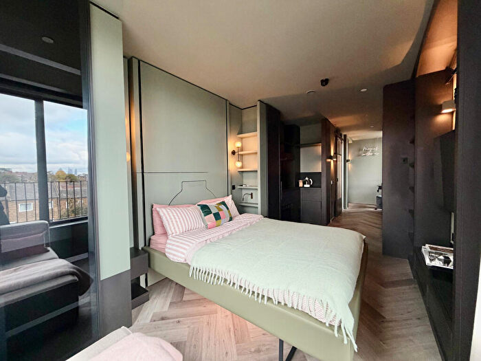 Studio To Rent In Haydon Way, Wandsworth, London, SW11