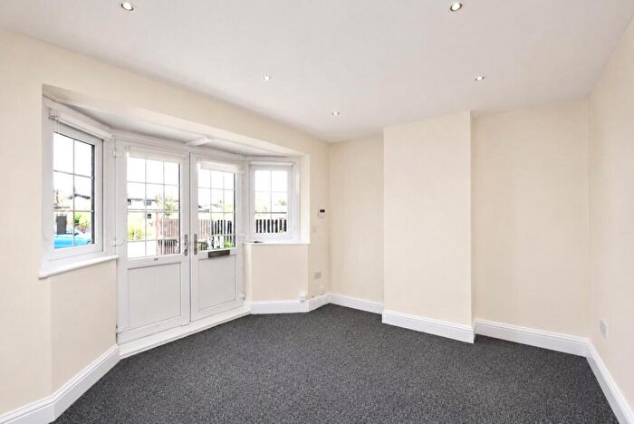 3 Bedroom Terraced House To Rent In Squirrels Heath Road, Romford, RM3
