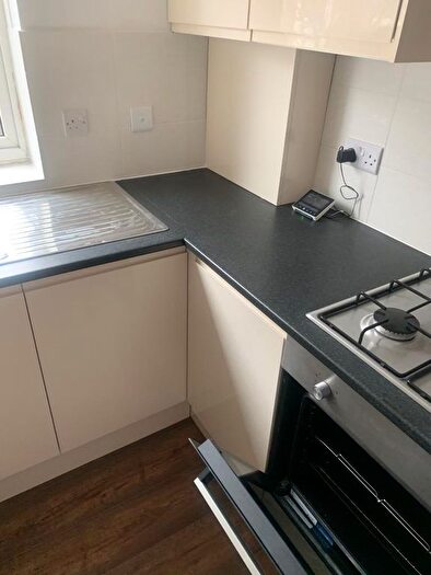 2 Bedroom Flat To Rent In Bond Road, Tolworth, KT6