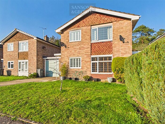 4 Bedroom Link Detached House For Sale In College Piece, Mortimer, Reading, Berkshire, RG7