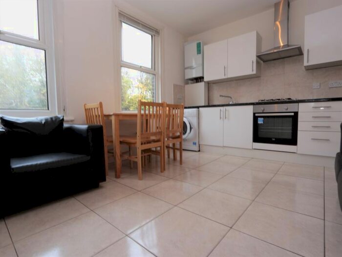 4 Bedroom Flat To Rent In Crowland Road, London N15