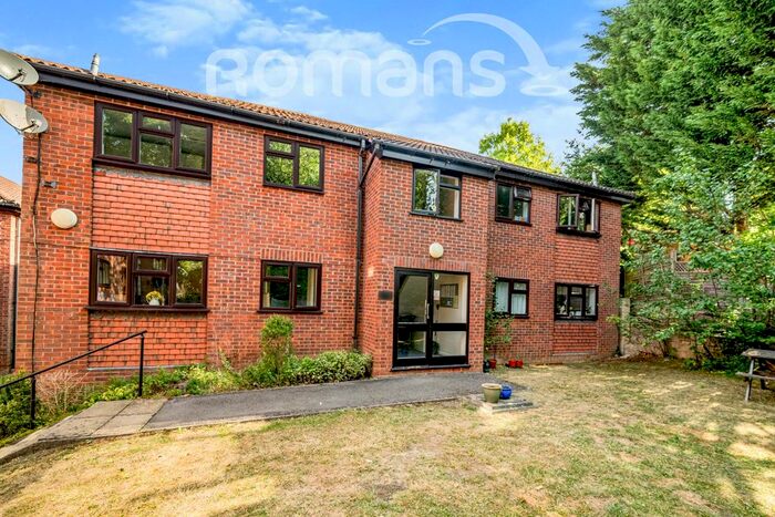 2 Bedroom Flat To Rent In Kaybridge Close, High Wycombe, HP13