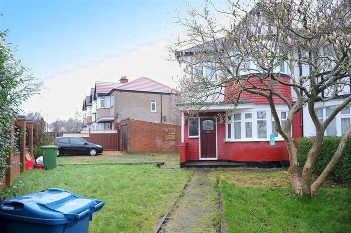 3 Bedroom Flat To Rent In Kings Road, Harrow, HA2