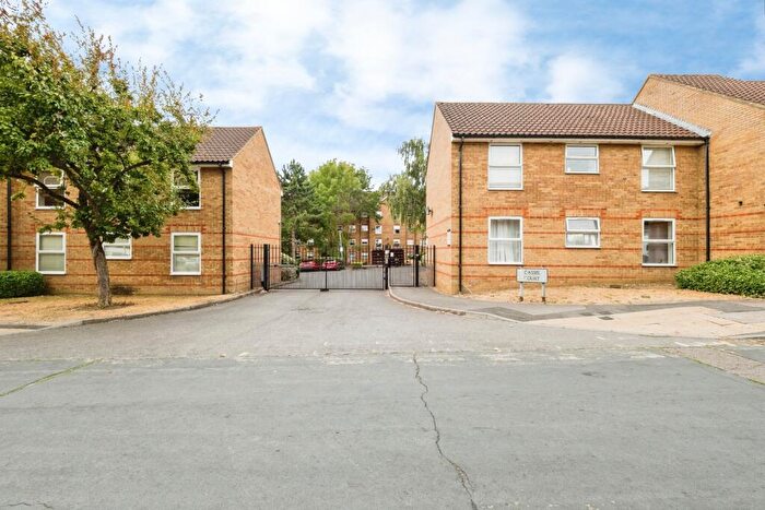 1 Bedroom Flat For Sale In Chigwell Lane, Loughton, Essex, IG10