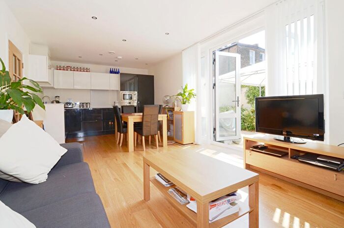 2 Bedroom Flat To Rent In Church Path, London, W4