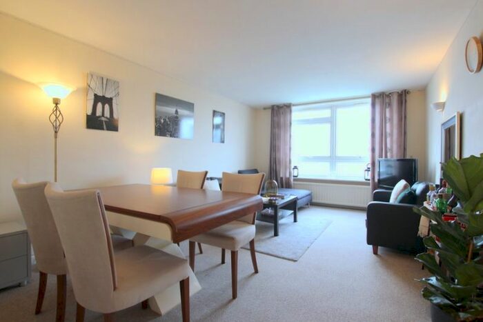 2 Bedroom Flat To Rent In Putney Heath Lane, London, SW15