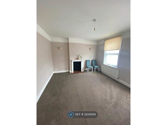 1 Bedroom Flat To Rent In West Road, Reigate, RH2