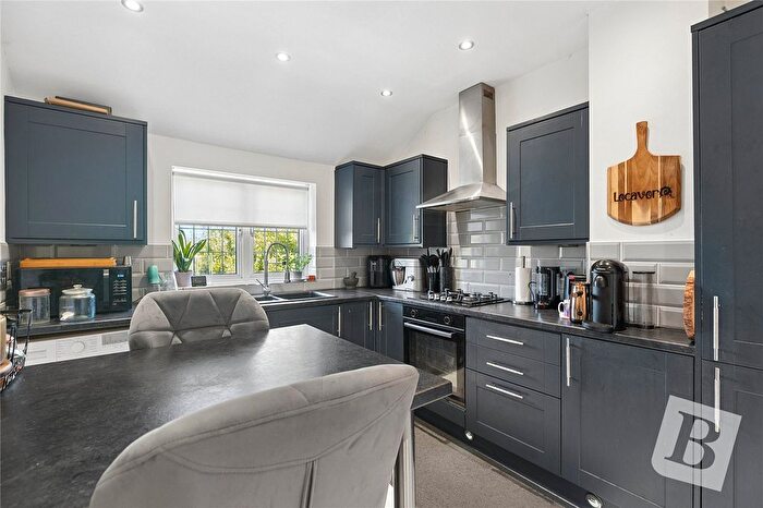 2 Bedroom Maisonette For Sale In Willow Street, Romford, RM7