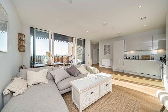 2 Bedroom Flat For Sale In Greyhound Parade, Earlsfield, London, SW17