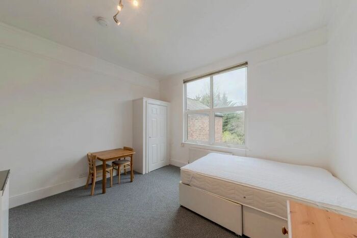 Studio To Rent In Manstone Road, Kilburn, London NW2
