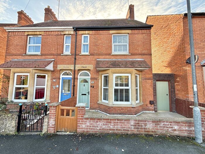 3 Bedroom Semi Detached House For Sale In Hendford Grove, Yeovil, Somerset, BA20