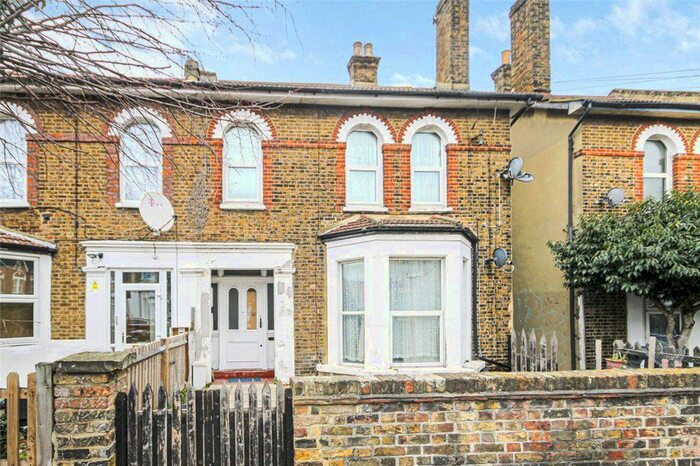 2 Bedroom Maisonette To Rent In Clifford Road, South Norwood, London, SE25
