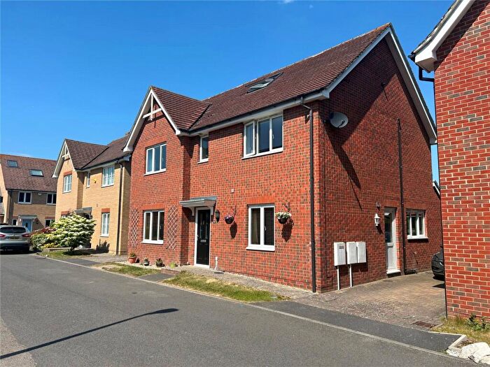 4 Bedroom Detached House For Sale In Saxon Gate, Burghfield, Reading, Berkshire, RG30