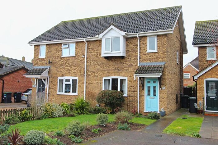 3 Bedroom Semi Detached House For Sale In Laburnum Road, Sandy, SG19