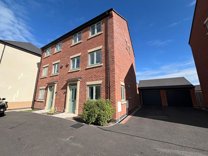 3 Bedroom House To Rent In The Avenue, NN17