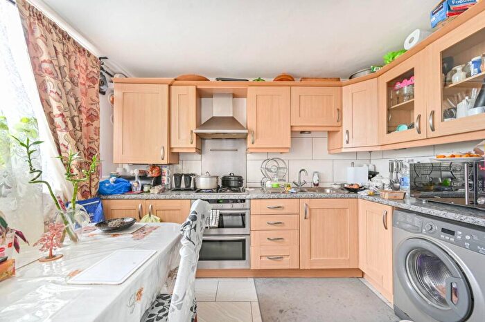 1 Bedroom Flat For Sale In Bentham Walk, Neasden, London, NW10
