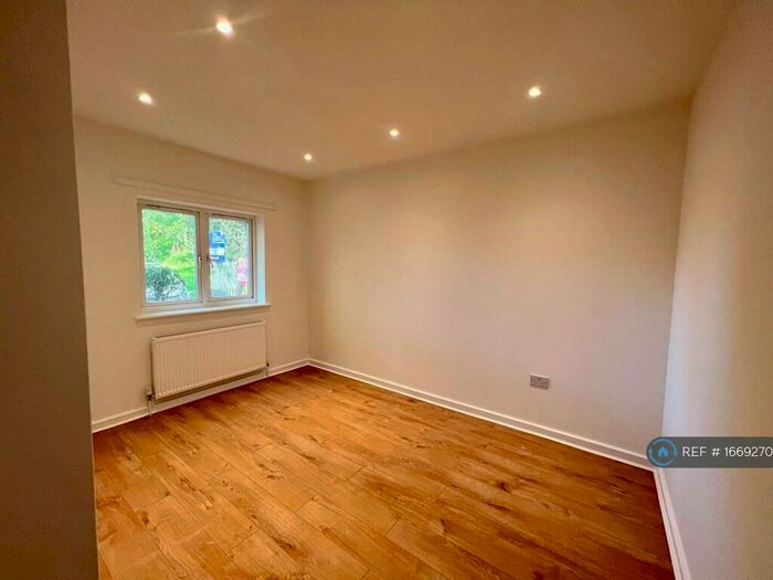 3 Bedroom Flat To Rent In Turnham Road, London, SE4