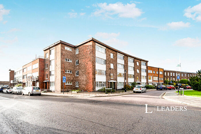 1 Bedroom Flat To Rent In High Street, Portsmouth, PO1