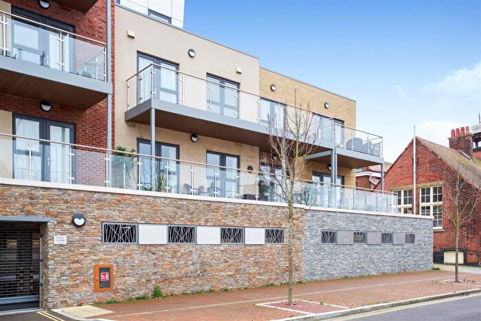 1 Bedroom Apartment For Sale In Viewpoint, Harbour Road, Gosport, PO12