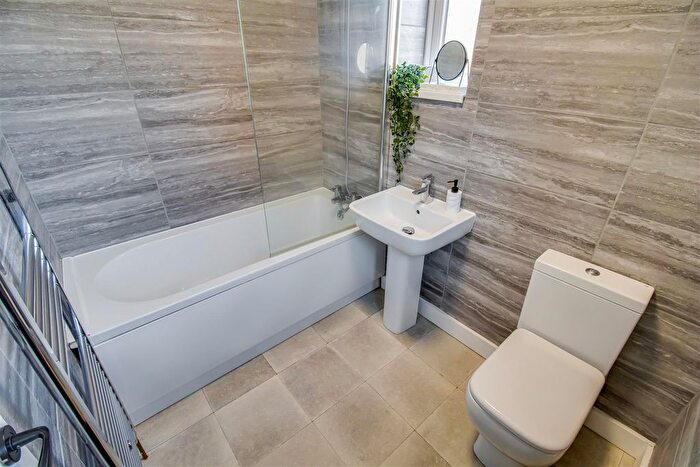 2 Bedroom Semi-Detached House For Sale In Kettlethorpe Road, Wakefield, WF2