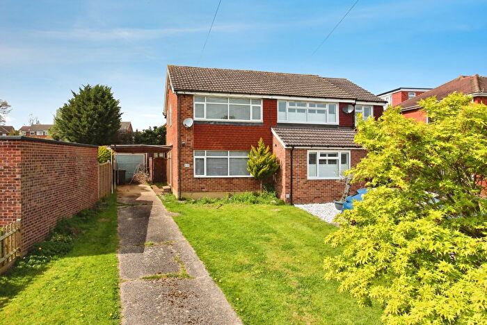3 Bedroom Semi Detached House For Sale In Dowgate Close, Tonbridge, Kent, TN9