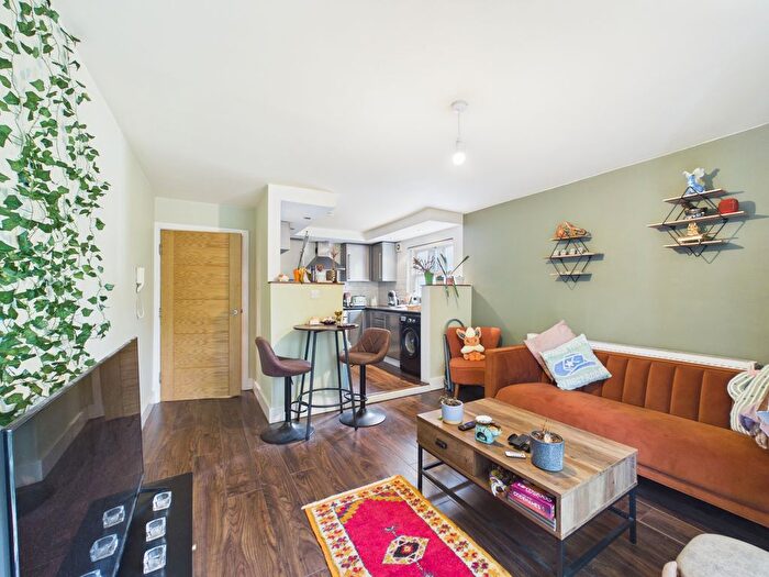 2 Bedroom Flat To Rent In Greenheyes Road, L8