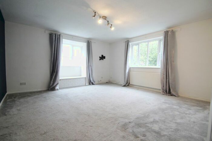 1 Bedroom Flat To Rent In Frankswood Avenue, Yiewsley, West Drayton, UB7