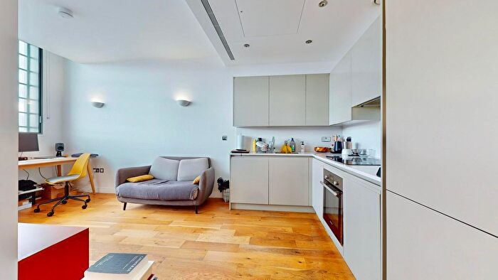 1 Bedroom Flat To Rent In Western Avenue, Perivale, Greenford, UB6