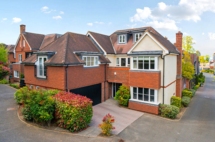 5 Bedroom Detached House For Sale In Romans Close, Guildford, Surrey, GU1